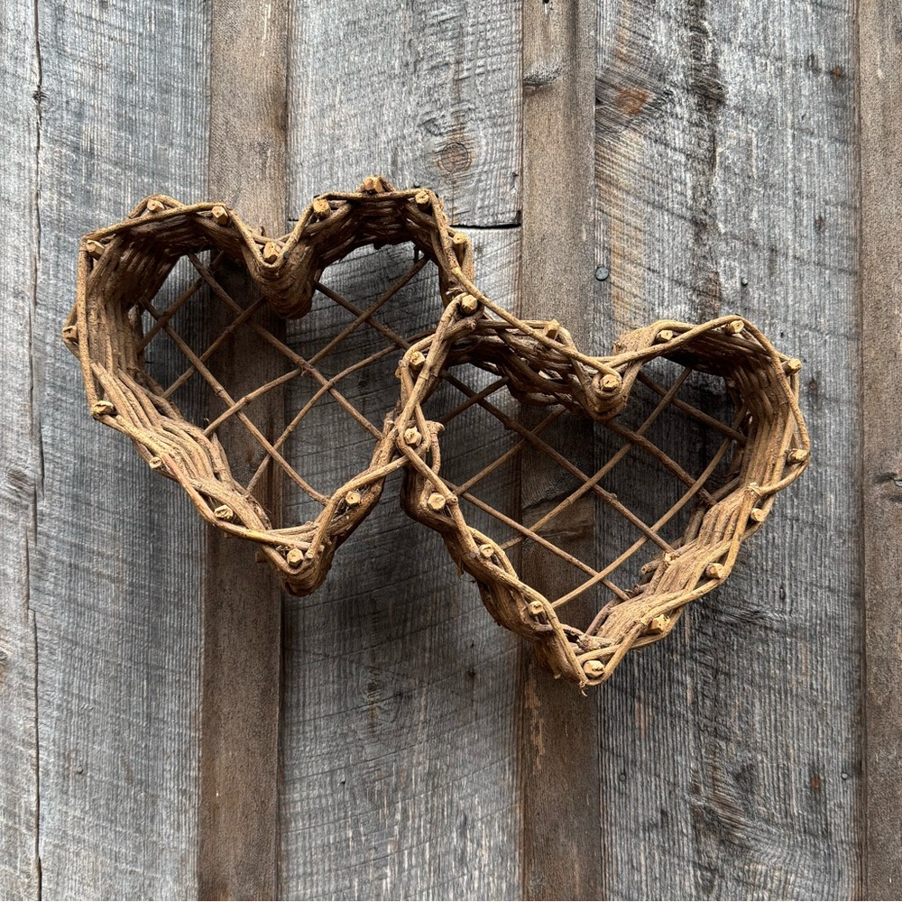 VTG Heart-Shaped Wicker Wall Decor